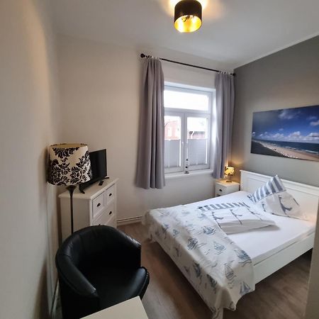 Hotel-Cafe-Lindow Wenningstedt-Braderup Esterno foto