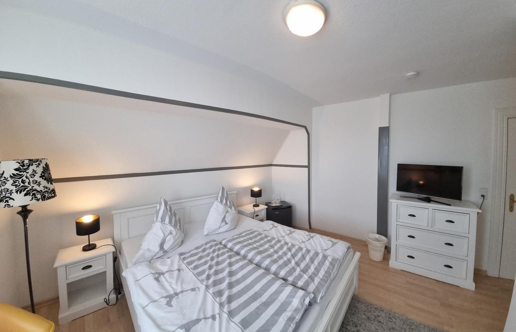 Hotel-Cafe-Lindow Wenningstedt-Braderup Esterno foto