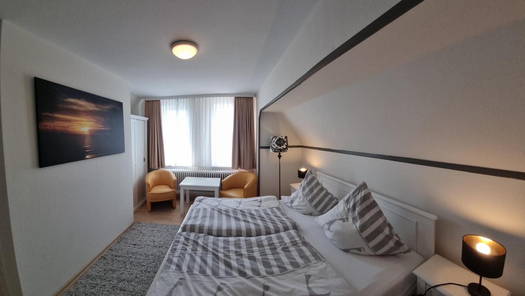 Hotel-Cafe-Lindow Wenningstedt-Braderup Esterno foto