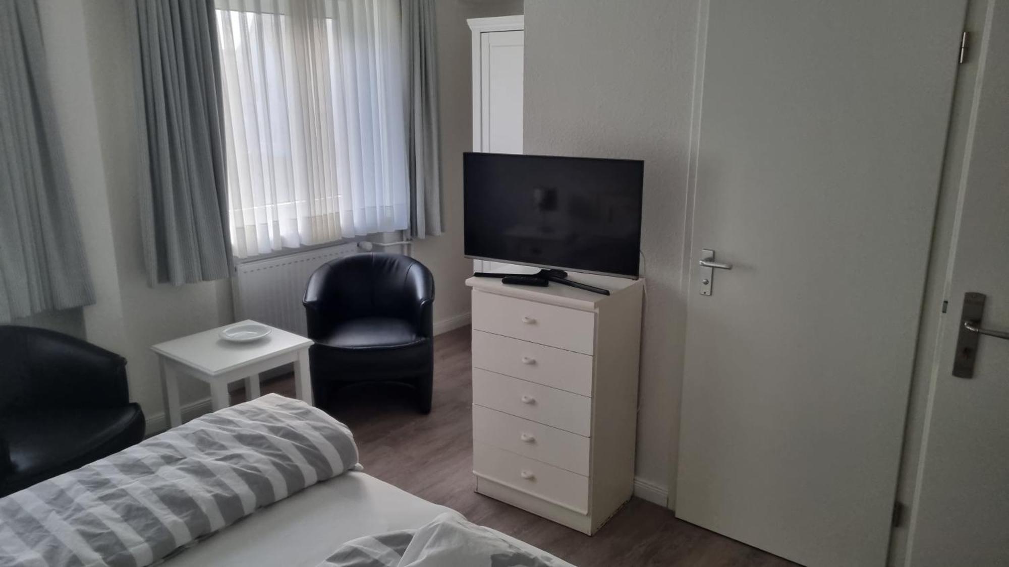 Hotel-Cafe-Lindow Wenningstedt-Braderup Esterno foto