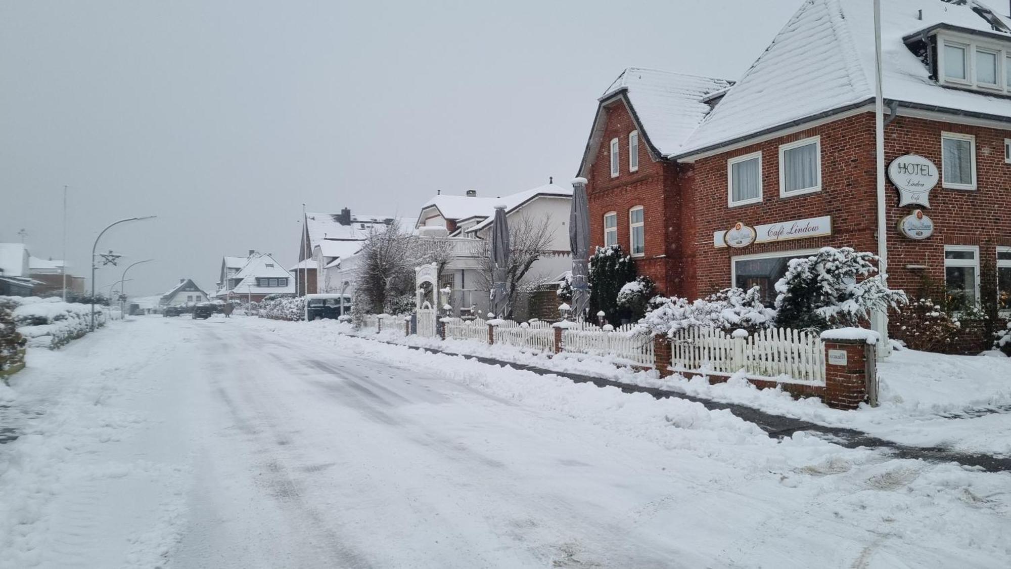 Hotel-Cafe-Lindow Wenningstedt-Braderup Esterno foto