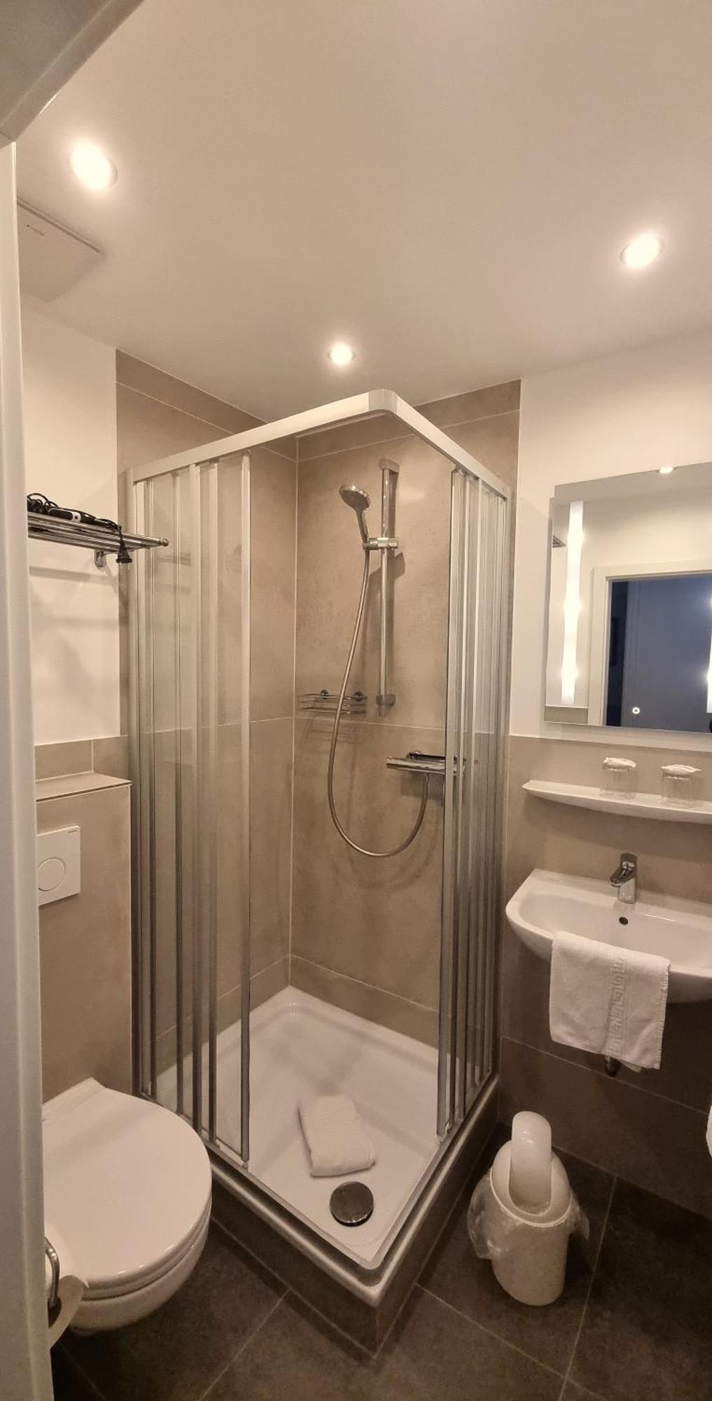 Hotel-Cafe-Lindow Wenningstedt-Braderup Esterno foto