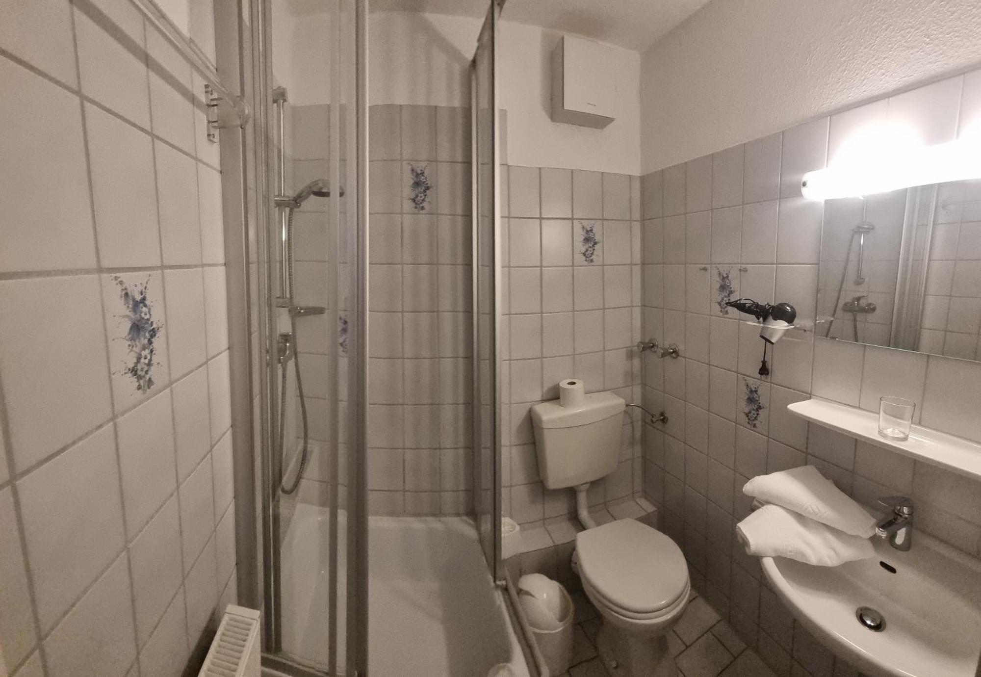Hotel-Cafe-Lindow Wenningstedt-Braderup Esterno foto