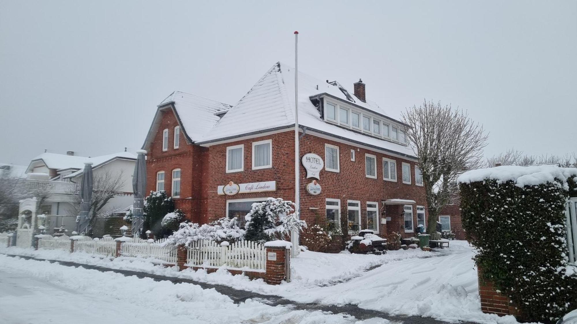 Hotel-Cafe-Lindow Wenningstedt-Braderup Esterno foto