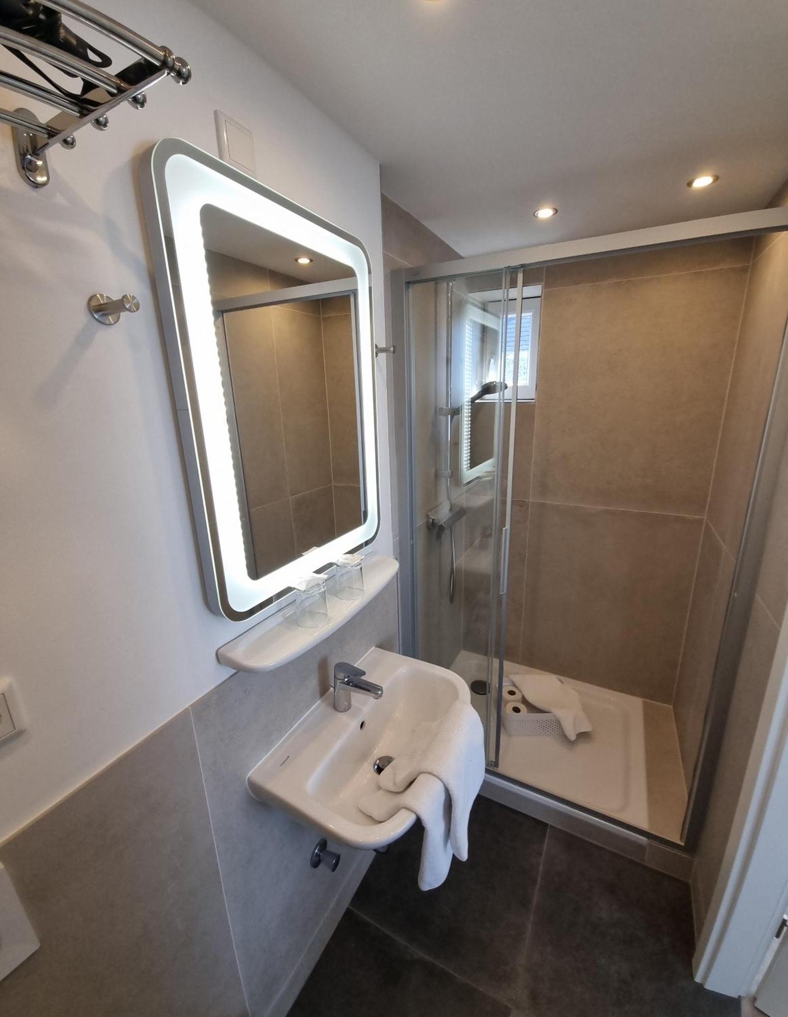Hotel-Cafe-Lindow Wenningstedt-Braderup Esterno foto