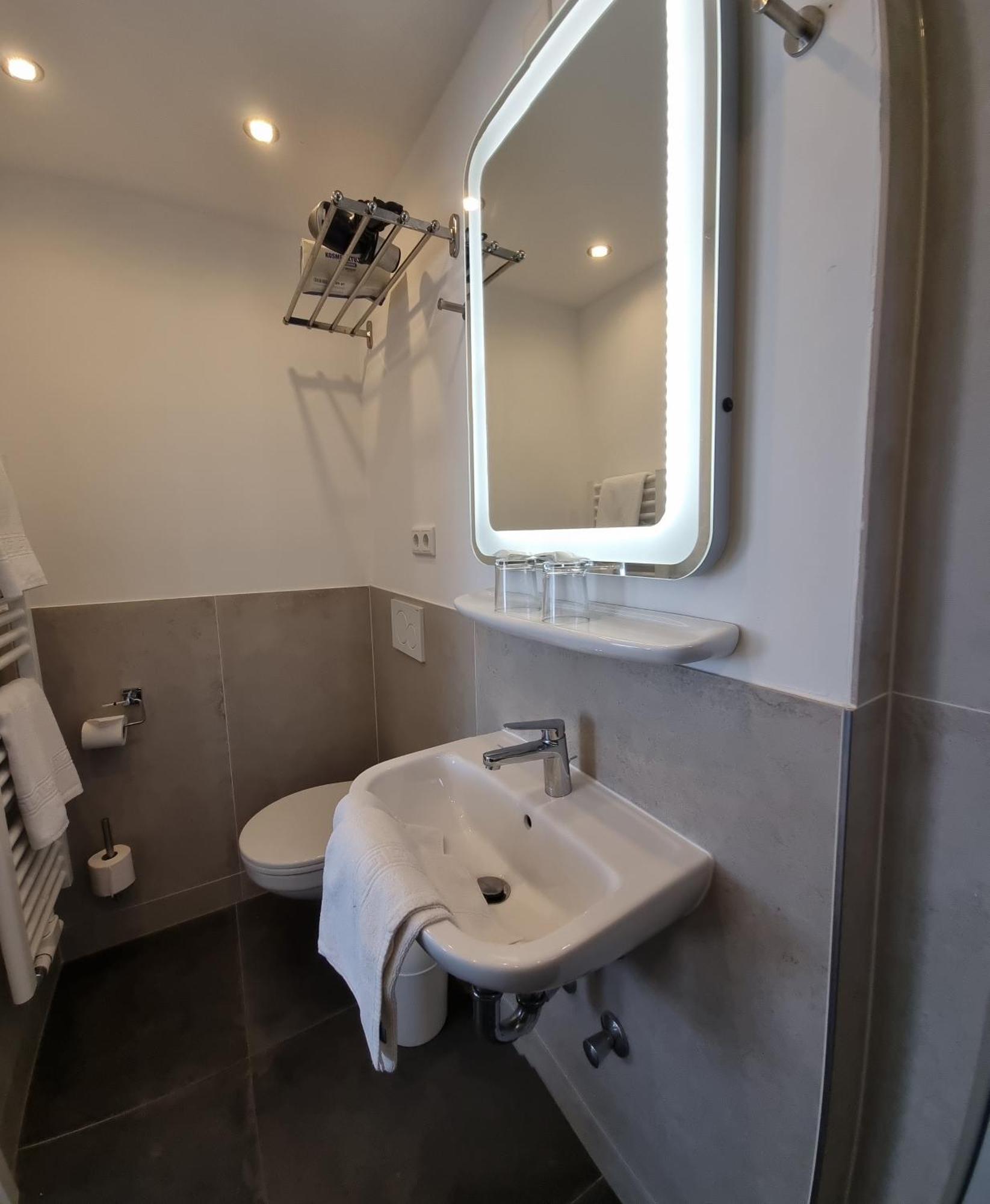 Hotel-Cafe-Lindow Wenningstedt-Braderup Esterno foto