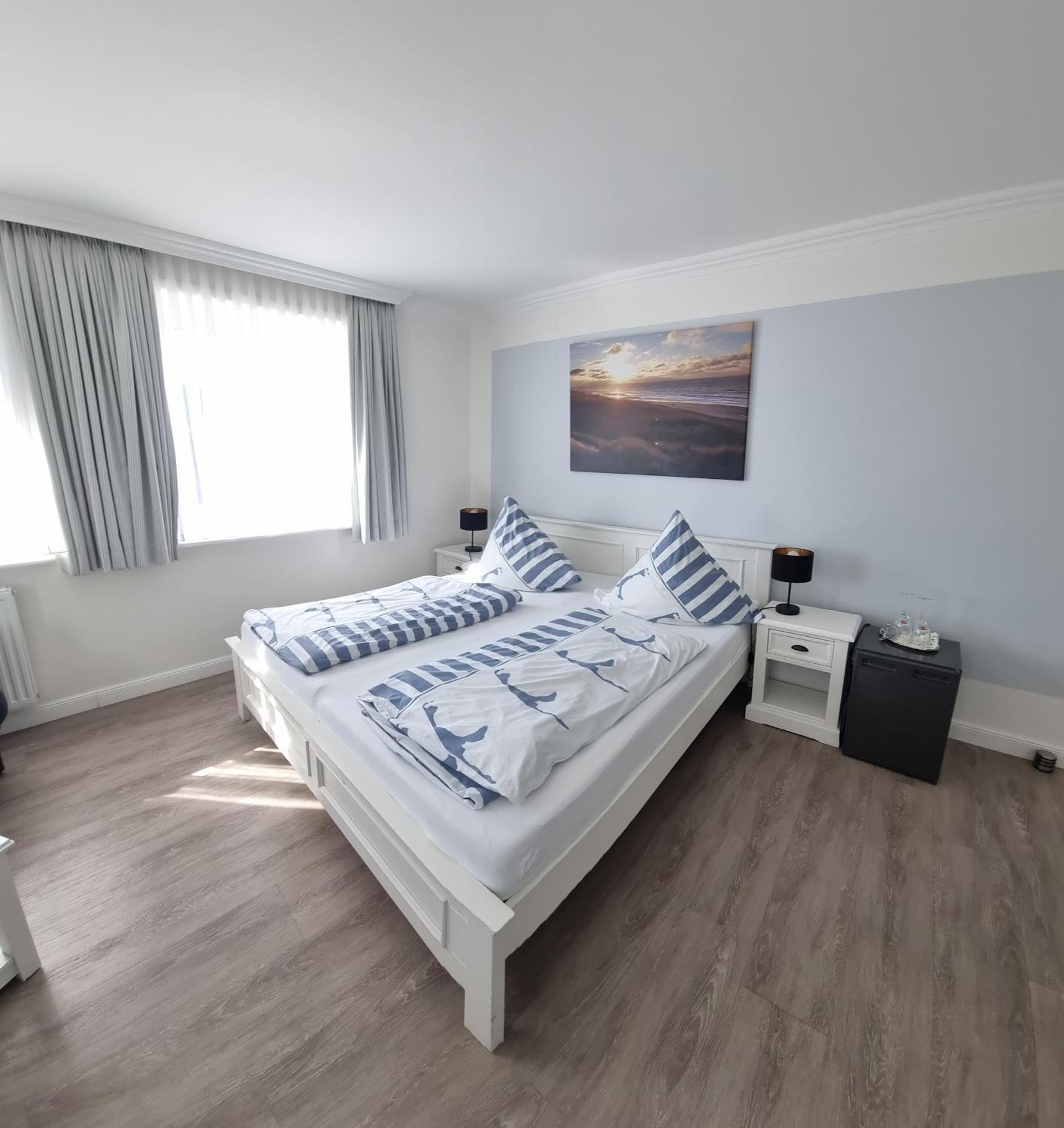 Hotel-Cafe-Lindow Wenningstedt-Braderup Esterno foto